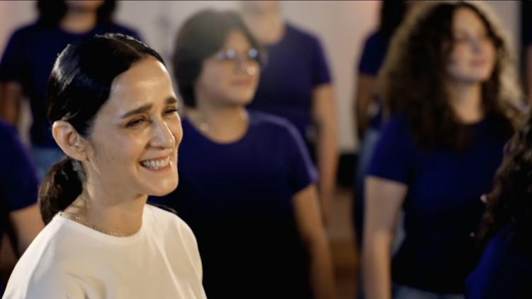Una nueva versión interpretada por Julieta Venegas.jpg